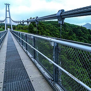 4_AS_304123583_Bridge_ State border